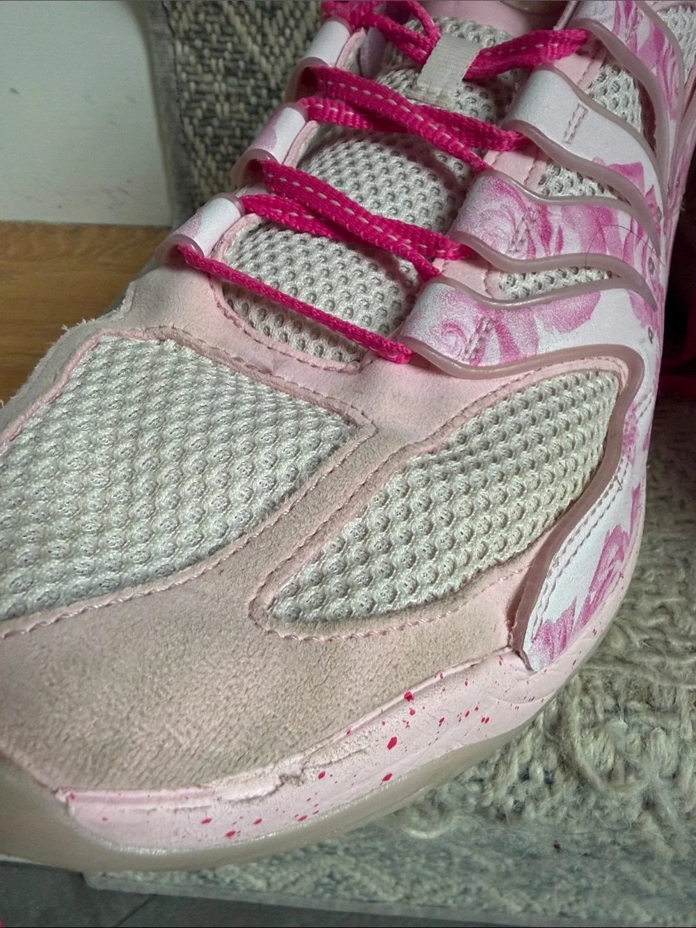 KD men's basketball Shoes with Hot Pink Laces